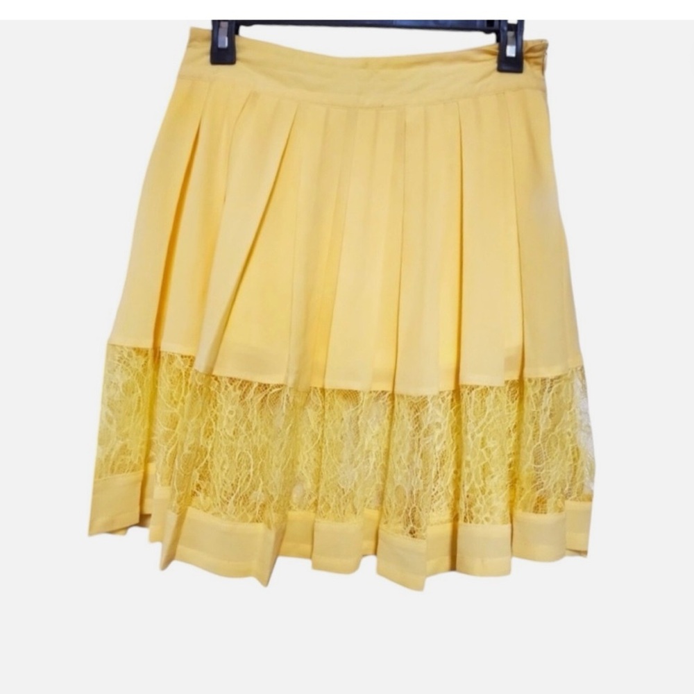 Very J Rare Yellow Lace-Hem Pleated Skirt Lined Zipper